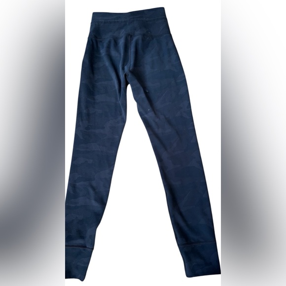 Vuori Daily Leggings Women's Black Camo 7/8 Length Pants size XS Run Gym Lounge - Picture 2 of 5